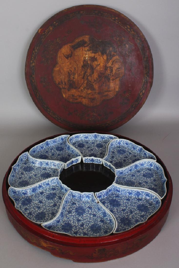 A LATE 19TH/EARLY 20TH CENTURY CHINESE BLUE & WHITE (1 of 8)