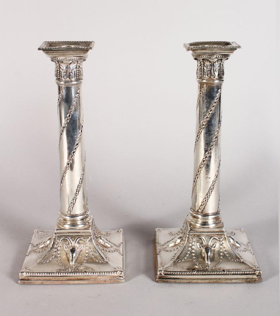 A PAIR OF CLASSICAL SILVER CANDLE STICKS WITH BEAD EDGE (1 of 3)