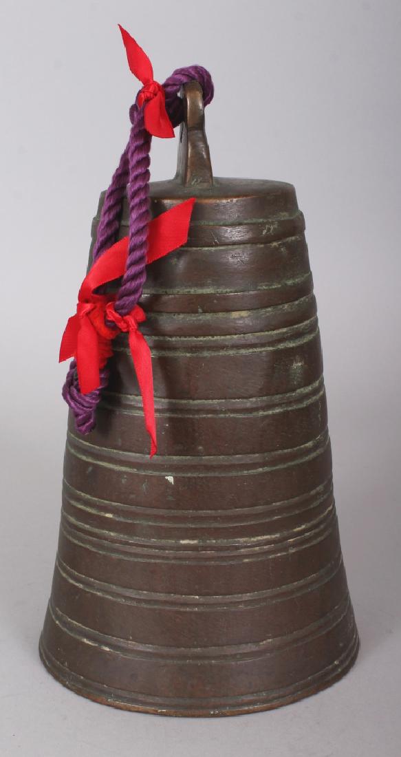 A 19TH/20TH CENTURY CHINESE BRONZE DOUBLE BELL, with: A 19TH/20TH CENTURY CHINESE BRONZE DOUBLE BELL, with ribbed sides, the inner bell serving as a striker, 10.4in high.