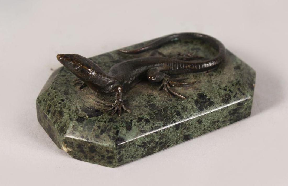 A BRONZE LIZARD on a marble base.  4.5ins long. (1 of 2)