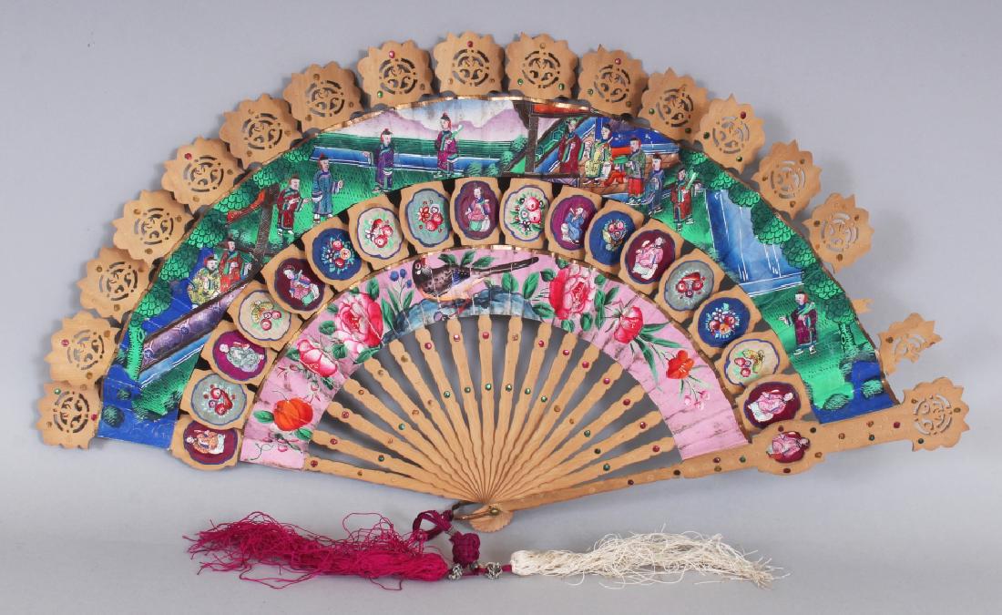 AN UNUSUAL 19TH CENTURY CHINESE CANTON PAINTED PAPER, (1 of 5)