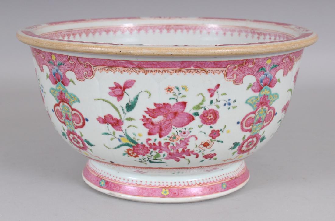 A LARGE 18TH CENTURY CHINESE FAMILLE ROSE PORCELAIN (1 of 6)