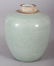 A SMALL CHINESE KANGXI PERIOD CELADON GLAZED PORCELAIN - 2