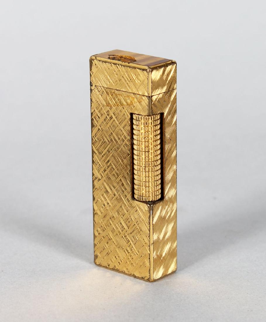 A GILT DUNHILL LIGHTER.: A GILT DUNHILL LIGHTER.