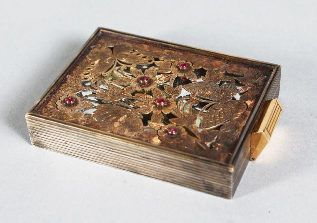 A GOOD GOLD AND SILVER FRENCH COMPACT.: A GOOD GOLD AND SILVER FRENCH COMPACT.