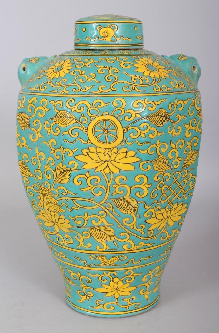 A CHINESE MING STYLE YELLOW & GREEN GLAZED PORCELAIN (1 of 8)