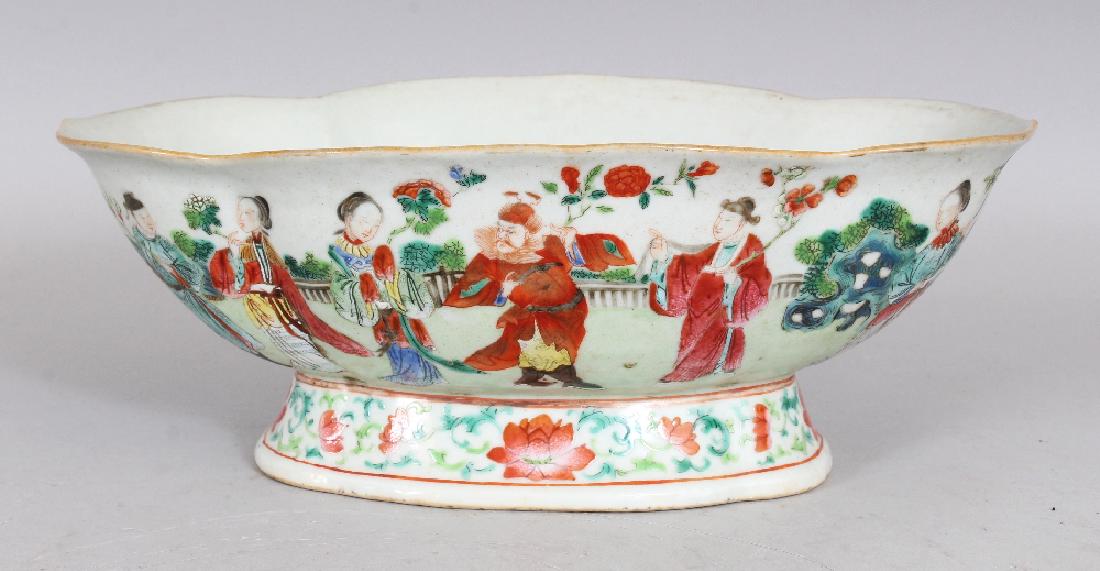 A 19TH CENTURY CHINESE FAMILLE ROSE QUATREFOIL SECTION: A 19TH CENTURY CHINESE FAMILLE ROSE QUATREFOIL SECTION PORCELAIN BOWL, the sides painted with a continuous figural terrace scene, 10.6in x 6.9in x 4in high.