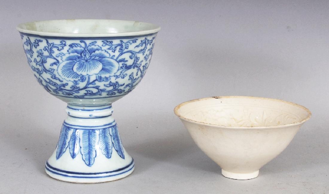 A 19TH/20TH CENTURY CHINESE BLUE & WHITE PORCELAIN STEM (1 of 9)
