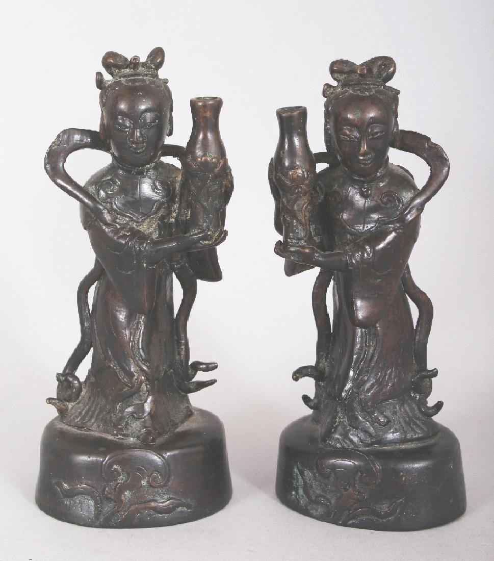 A GOOD MIRROR PAIR OF 17TH CENTURY CHINESE BRONZE JOSS (1 of 10)