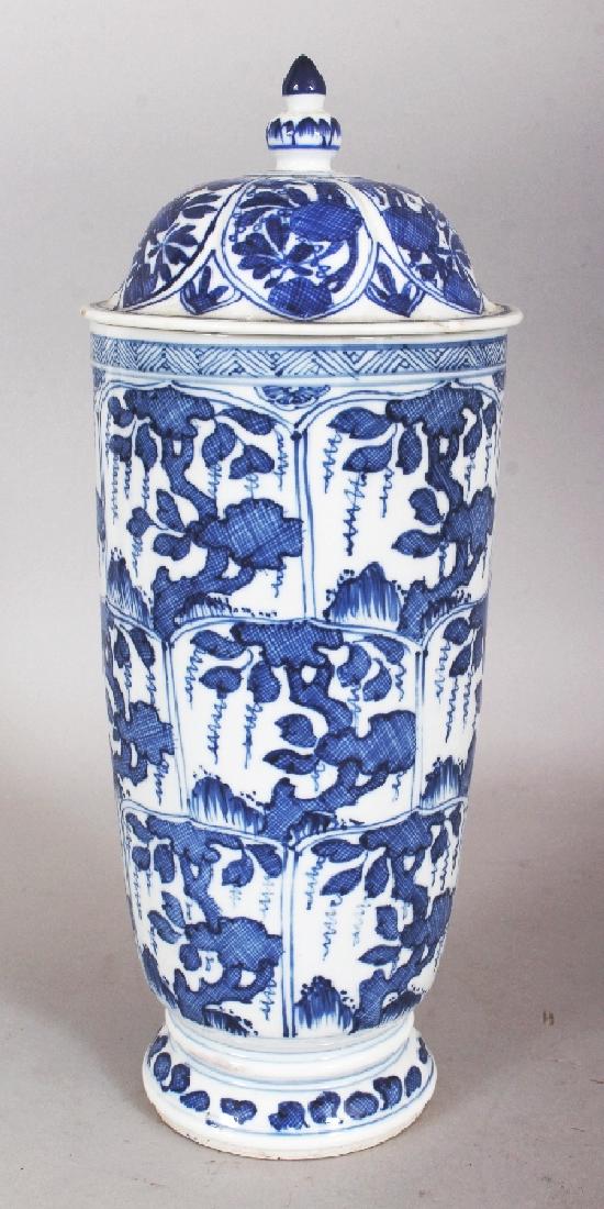 A GOOD CHINESE KANGXI PERIOD DUTCH MARKET BLUE & WHITE (1 of 8)
