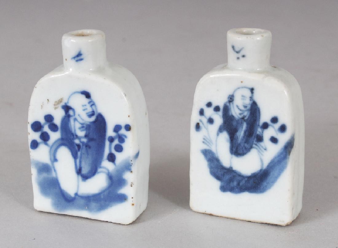 A PAIR OF 19TH CENTURY CHINESE BLUE & WHITE PORCELAIN (1 of 6)