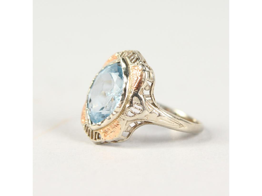 AN ART DECO WHITE GOLD DIAMOND RING.: AN ART DECO WHITE GOLD DIAMOND RING.