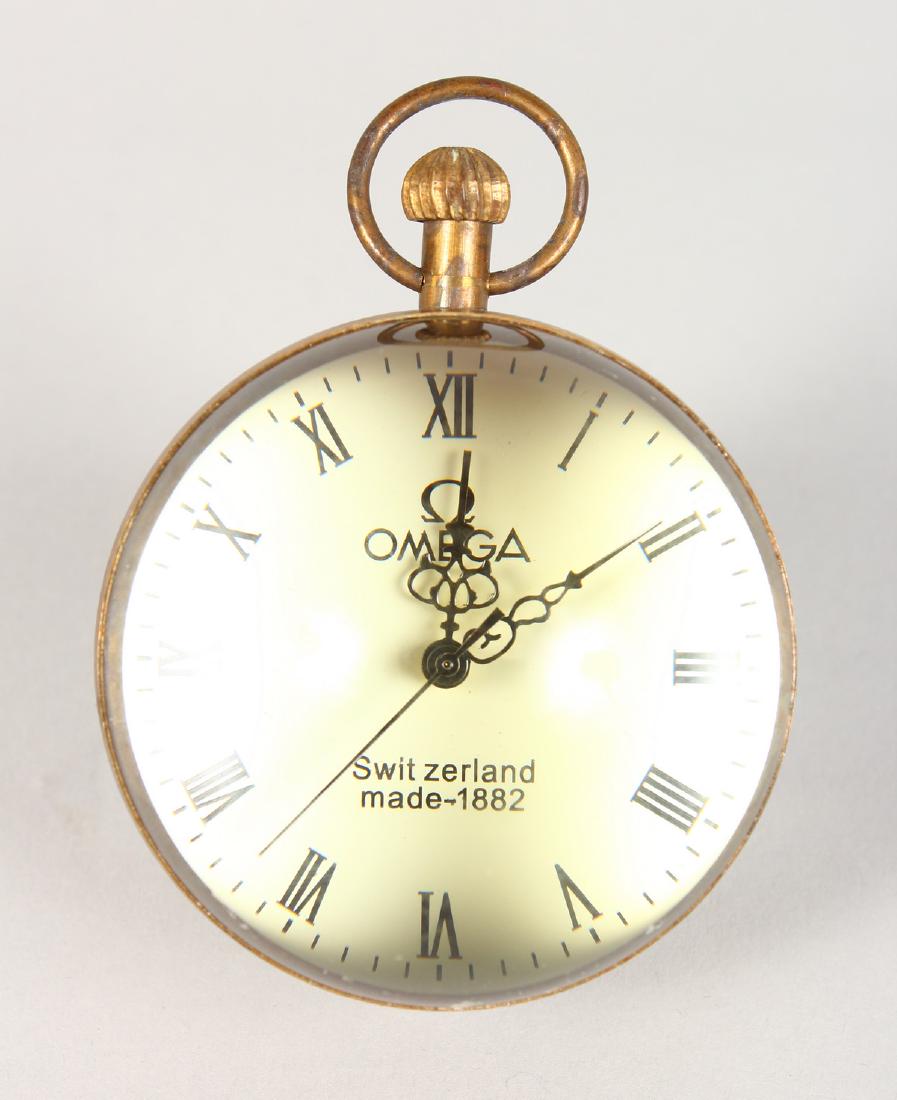 A NOVELTY GLASS BALL SHAPE WATCH.  2.5ins diameter. (1 of 6)