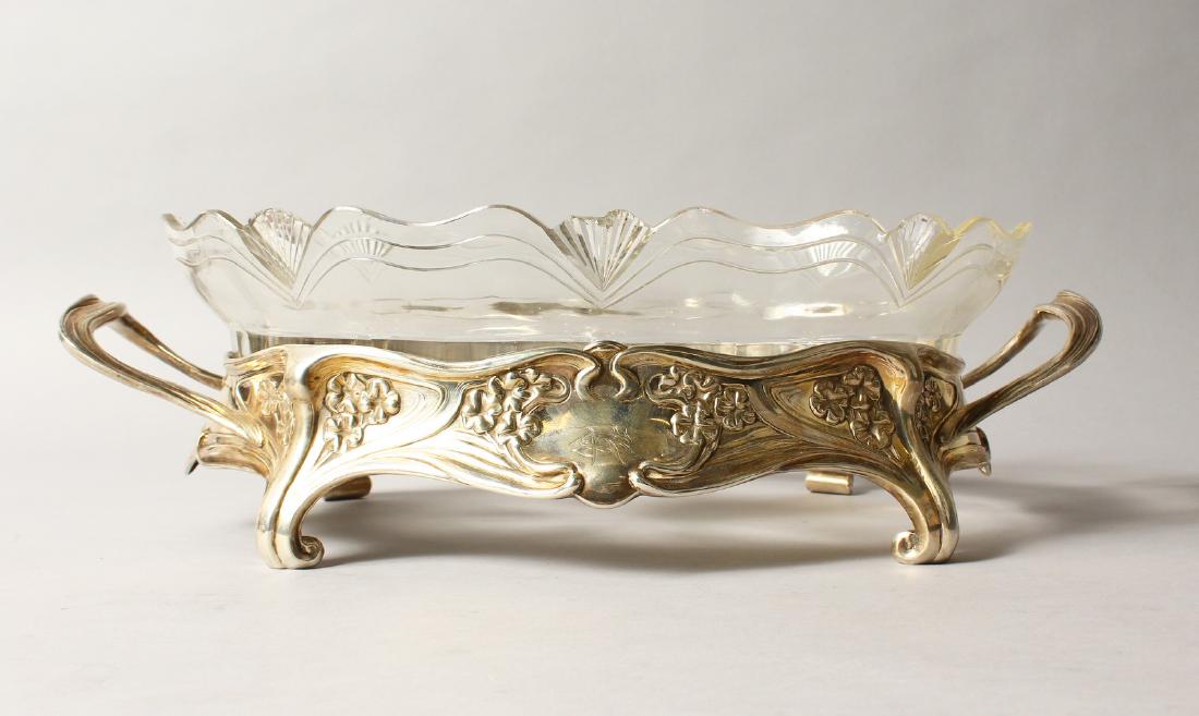 A CONTINENTAL SILVER ART NOUVEAU OVAL TWO-HANDLED DISH, (1 of 3)