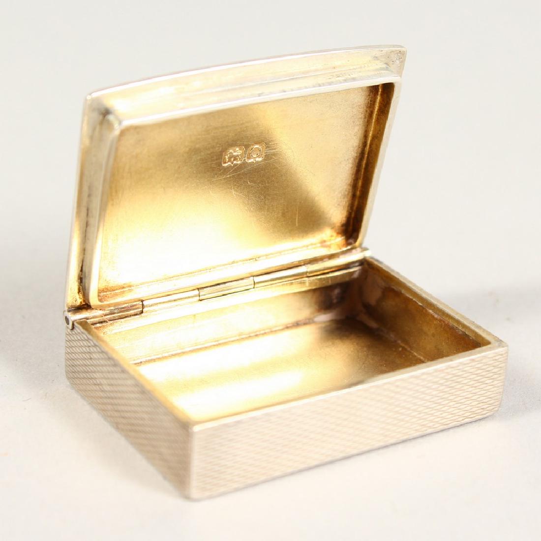 AN ENGINE TURNED SILVER PILL BOX. Birmingham 1938.: AN ENGINE TURNED SILVER PILL BOX. Birmingham 1938.