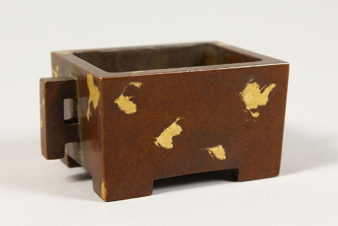 A GOOD SMALL CHINESE GOLD SPLASH BRONZE TWO-HANDLED: A GOOD SMALL CHINESE GOLD SPLASH BRONZE TWO-HANDLED CENSER. 2.5ins long.
