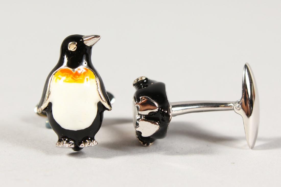 A PAIR OF STERLING SILVER PENGUIN ENAMEL CUFFLINKS.: A PAIR OF STERLING SILVER PENGUIN ENAMEL CUFFLINKS.