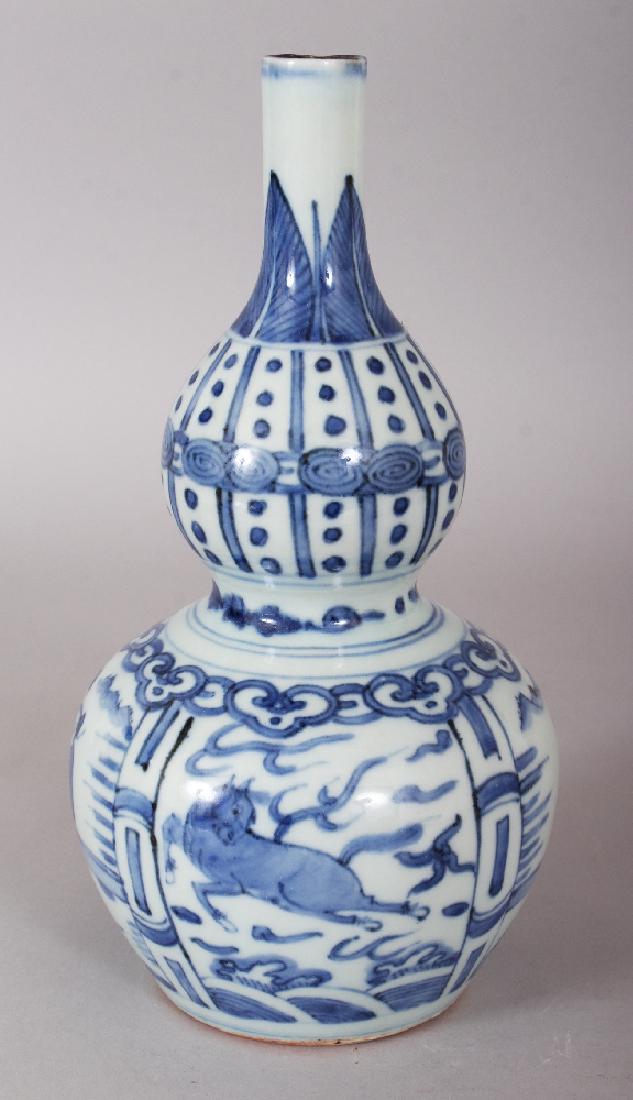 A CHINESE WANLI STYLE BLUE & WHITE DOUBLE GOURD (1 of 9)