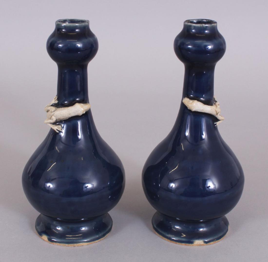 A GOOD PAIR OF 16TH/17TH CENTURY CHINESE BLUE GLAZED (1 of 9)