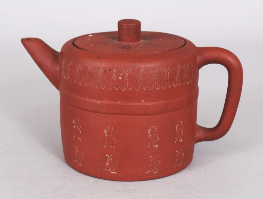 A 19TH CENTURY CHINESE YIXING POTTERY TEAPOT & COVER, (1 of 7)