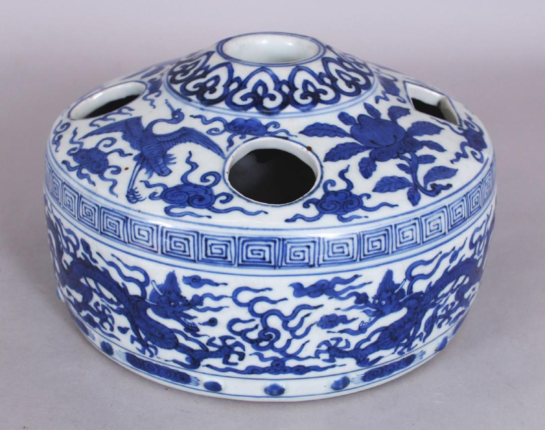 AN UNUSUAL CHINESE MING STYLE DRAGON & PHOENIX CROCUS (1 of 8)