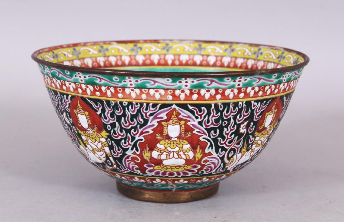 A GOOD CHINESE THAI MARKET BENJARONG PORCELAIN BOWL,: A GOOD CHINESE THAI MARKET BENJARONG PORCELAIN BOWL, circa 1800, with a metal rim, the sides painted with alternating images of the Buddhist Thepanom and Norasingha, reserved on a black ground embelli