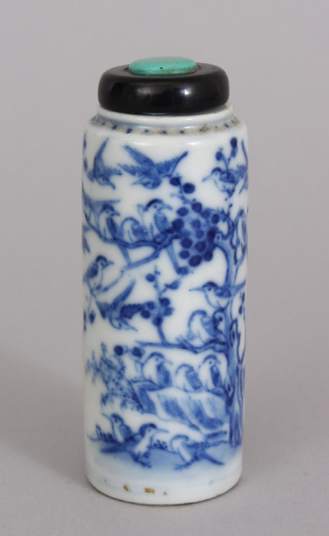A GOOD QUALITY 19TH CENTURY CHINESE BLUE & WHITE (1 of 6)