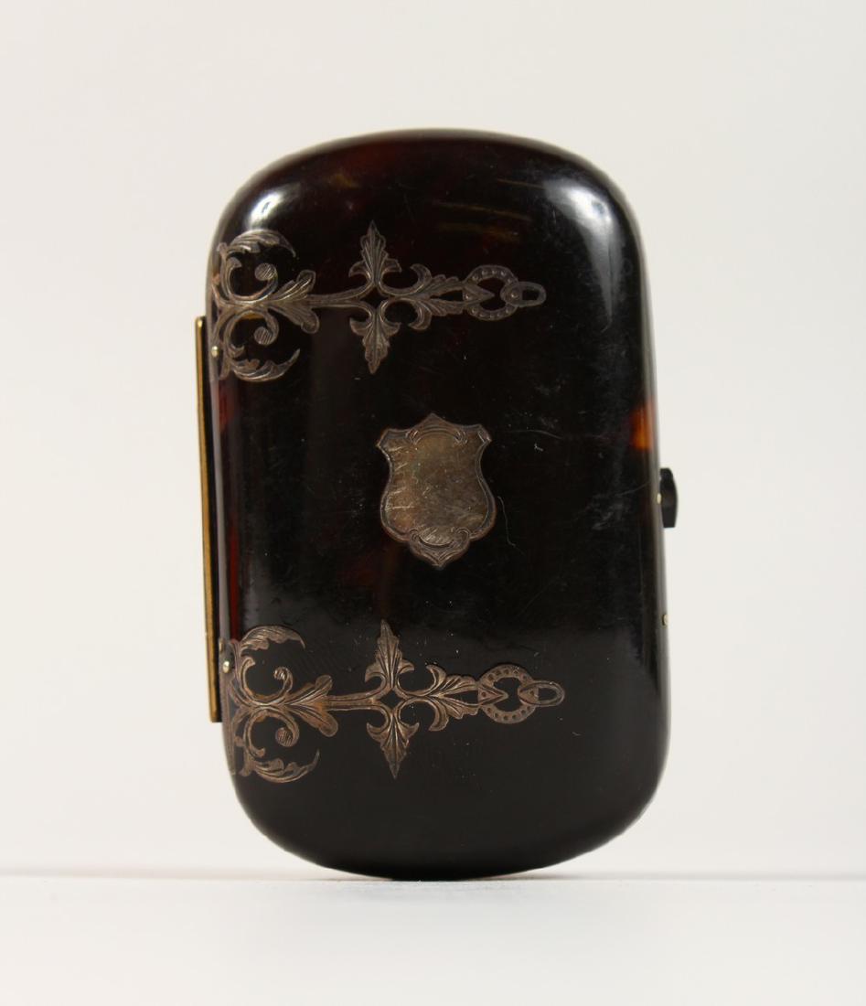 A GEORGIAN TORTOISESHELL SILVER MOUNTED CIGARETTE CASE. (1 of 4)