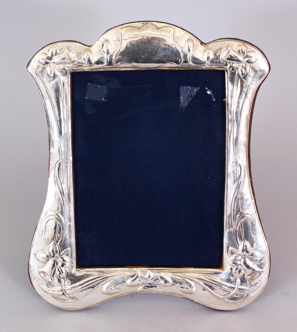 A LARGE SILVER DAFFODIL FRAME.  11.5ins x 9.5ins. (1 of 1)