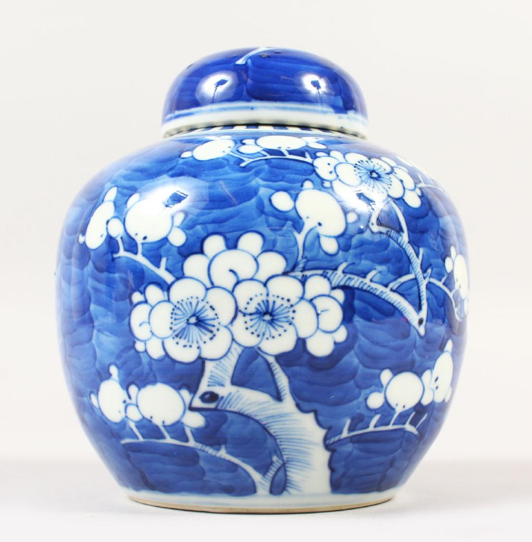 A 19TH CENTURY CHINESE BLUE & WHITE PORCELAIN PRUNUS: A 19TH CENTURY CHINESE BLUE & WHITE PORCELAIN PRUNUS JAR AND COVER, with a four-character mark to the base, 15,5cm high including cover, 14cm wide.