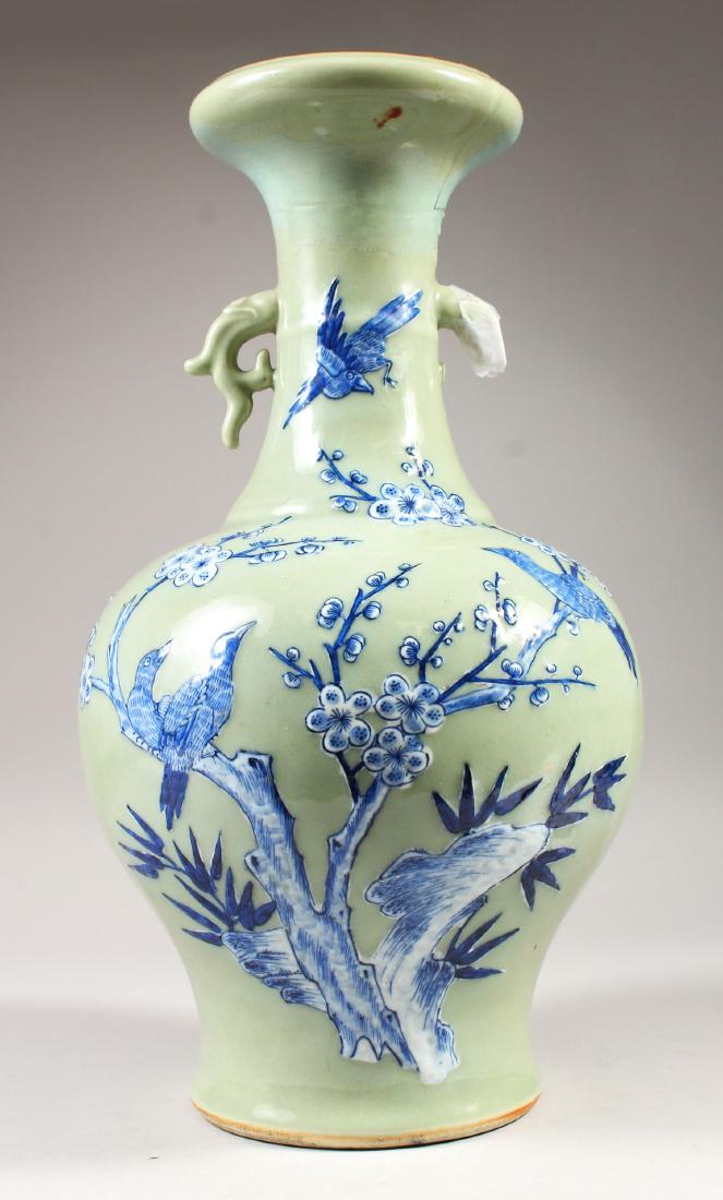 A LARGE 19TH CENTURY CHINESE BLUE & WHITE CELADON (1 of 9)