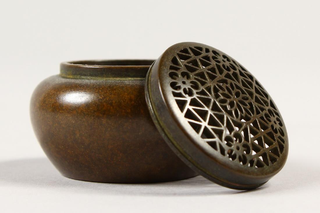 A CHINESE MINIATURE CIRCULAR BRONZE CENSER AND COVER.: A CHINESE MINIATURE CIRCULAR BRONZE CENSER AND COVER. 5cms diameter.