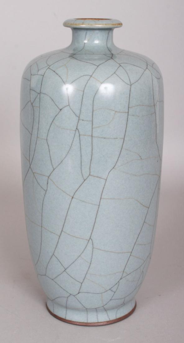 A CHINESE GE STYLE CRACKLEGLAZE PORCELAIN VASE, applied (1 of 5)