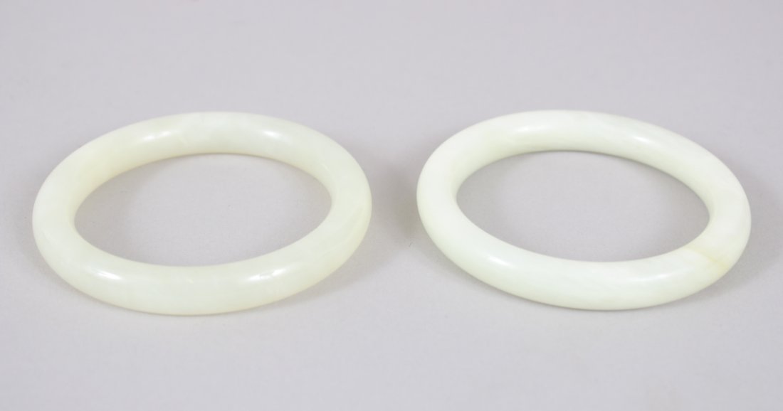 A GOOD PAIR OF CHINESE JADE BANGLES,  both 7.7cm outer (1 of 1)