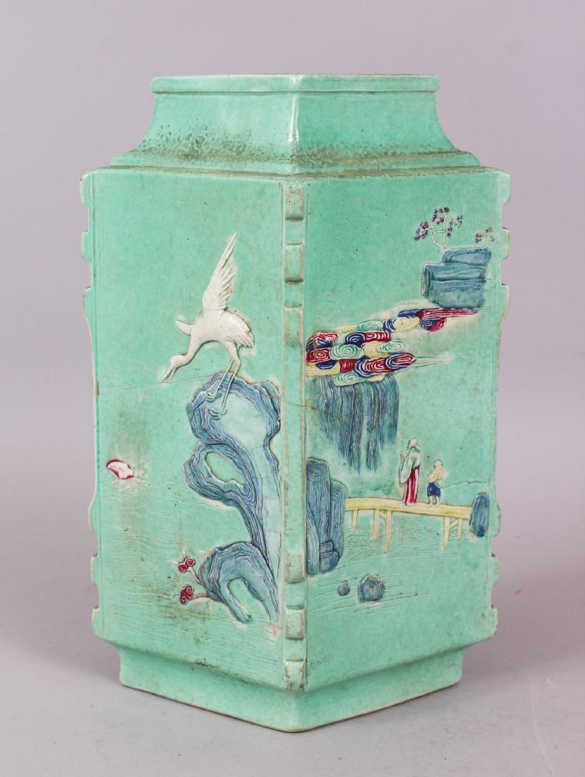 AN UNUSUAL 19TH CENTURY CHINESE LIME GREEN GROUND (1 of 10)