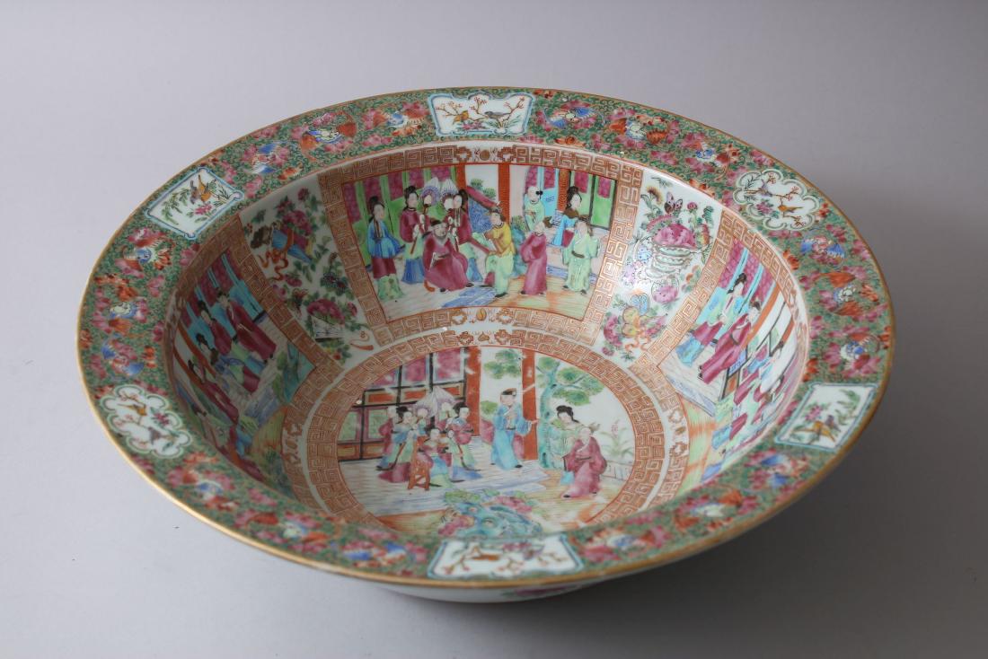 A 19TH CENTURY CHINESE CANTON FAMILLE ROSE PORCELAIN (1 of 6)
