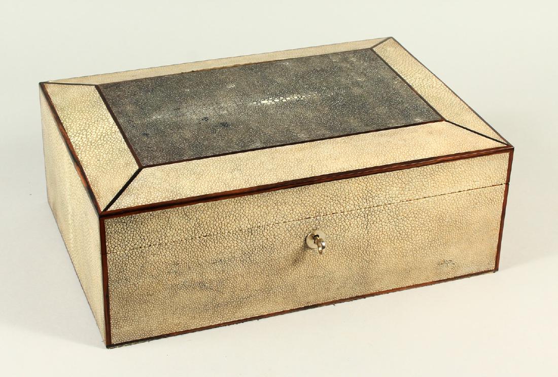 A SUPERB LARGE SHAGREEN COVERED HUMIDOR, the top and: A SUPERB LARGE SHAGREEN COVERED HUMIDOR, the top and sides with light grey shagreen and dark grey panel to the top. 39cm long x 27cm wide x 14cm high.