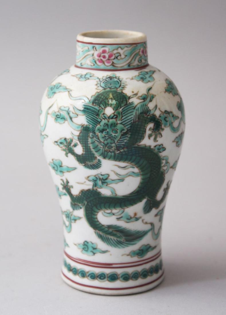 A 19TH CENTURY CHINESE FAMILEE VERTE PORCELAIN DRAGON (1 of 6)