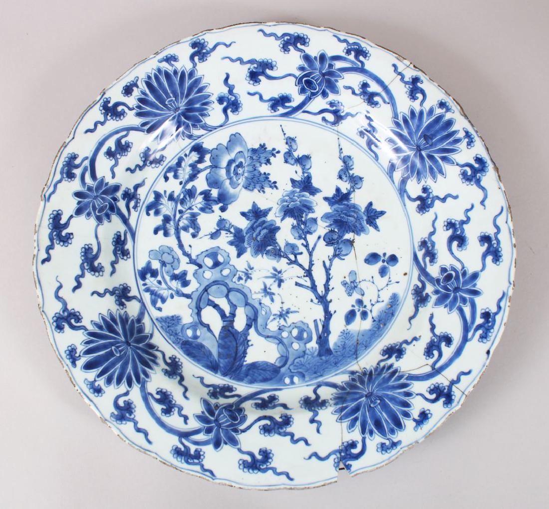 A CHINESE KANGXI BLUE & WHITE CHARGER, with floral: A CHINESE KANGXI BLUE & WHITE CHARGER, with floral decoration, 39cm diameter, (AF)