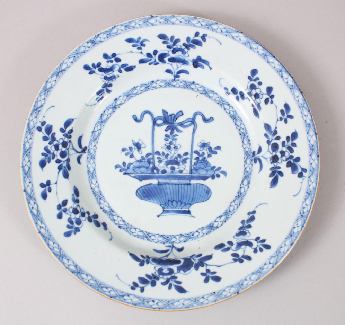 A GOOD CHINESE BLUE & WHITE KANGXI PORCELAIN PLATE, (1 of 2)