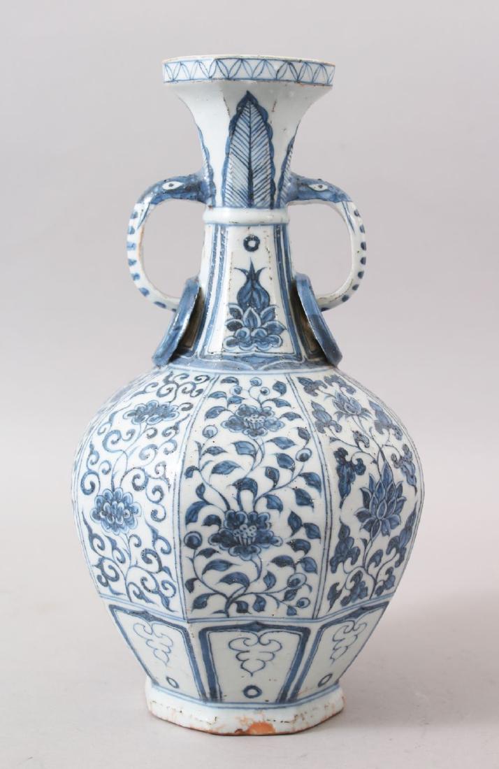 A CHINESE BLUE & WHITE MING STYLE PORCELAIN TWIN HANDLE (1 of 8)