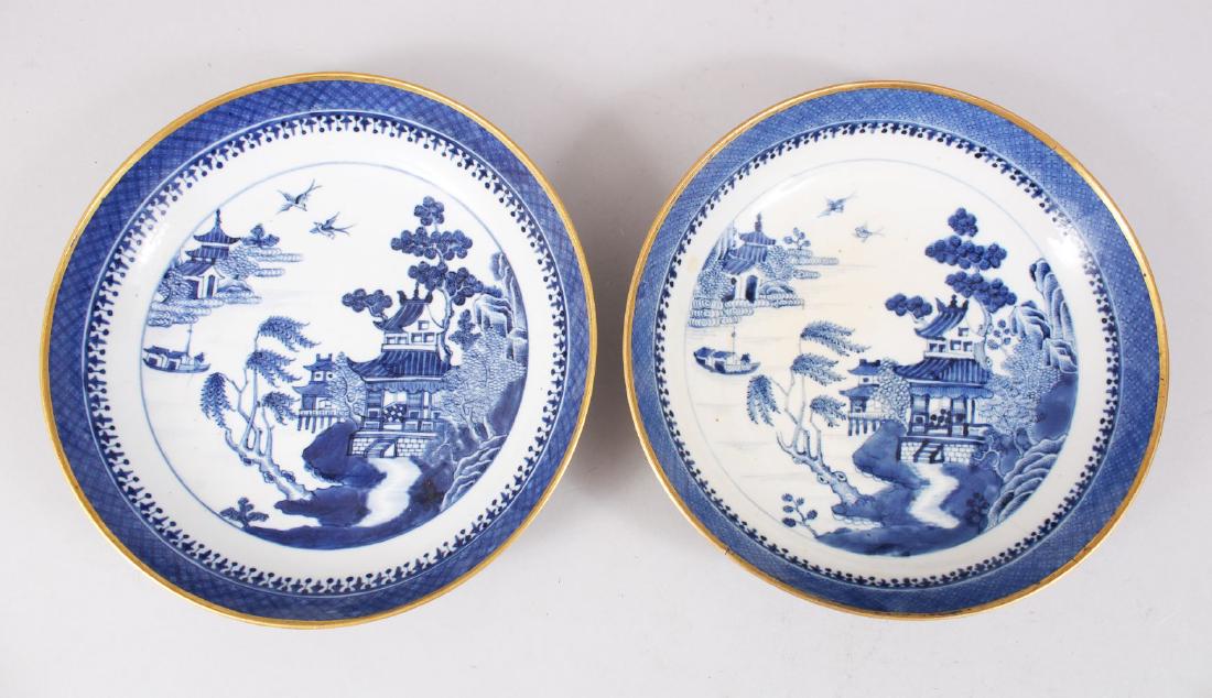 A PAIR OF 18TH CENTURY CHINESE QIANLONG BLUE & WHITE (1 of 3)