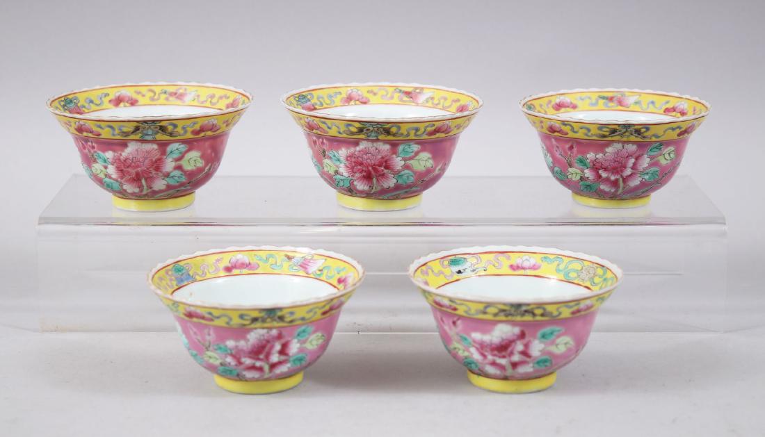 A SET OF FIVE 19TH CENTURY CHINESE FAMILLE ROSE NONYA / (1 of 10)