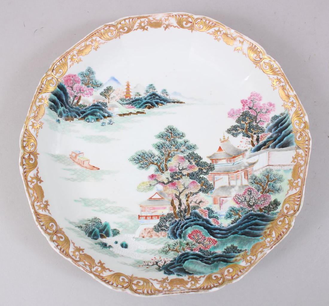 A GOOD CHINESE QIANLONG PERIOD FAMILLE ROSE PORCELAIN: A GOOD CHINESE QIANLONG PERIOD FAMILLE ROSE PORCELAIN SAUCER DISH, the dish decorated with lovely tranquil scenes of a river & landscape, the border gilded decoration of gilded formal scroll, 24.5cm w