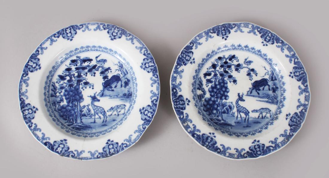 A GOOD PAIR OF 18TH CENTURY CHINESE BLUE & WHITE (1 of 5)
