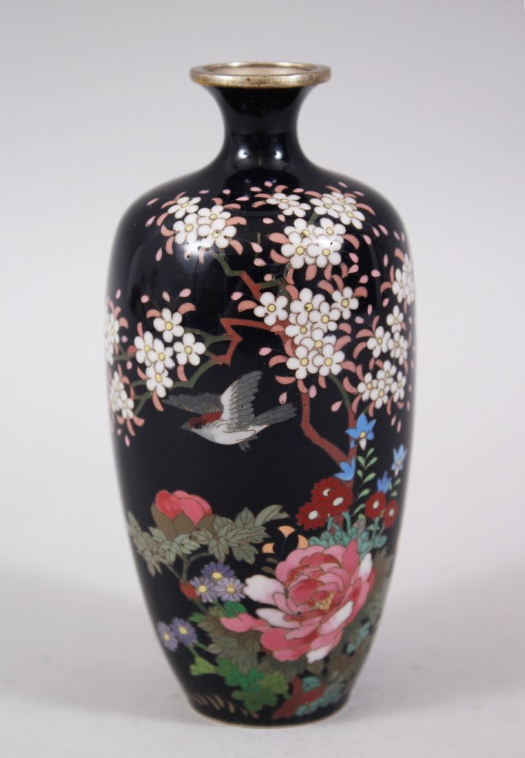 A GOOD JAPANESE MEIJI PERIOD CLOISONNE VASE, the deep (1 of 6)