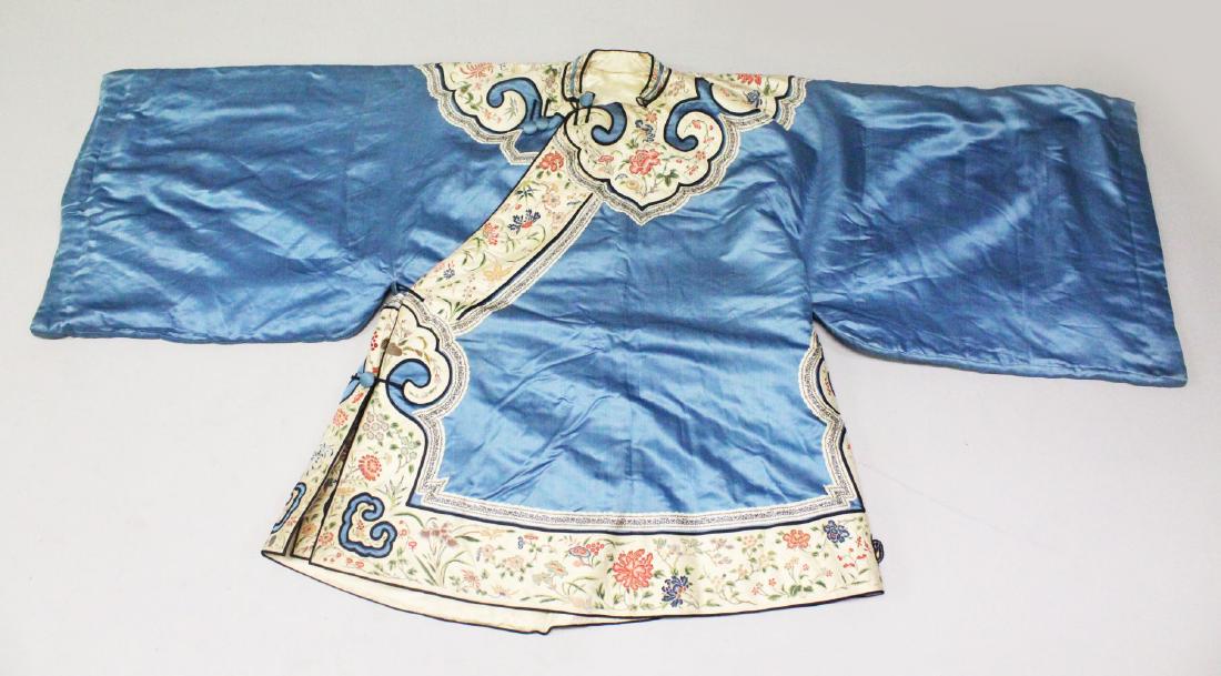 A FINE QUALITY EARLY 19TH CENTURY CHINESE EMBROIDERED (1 of 9)