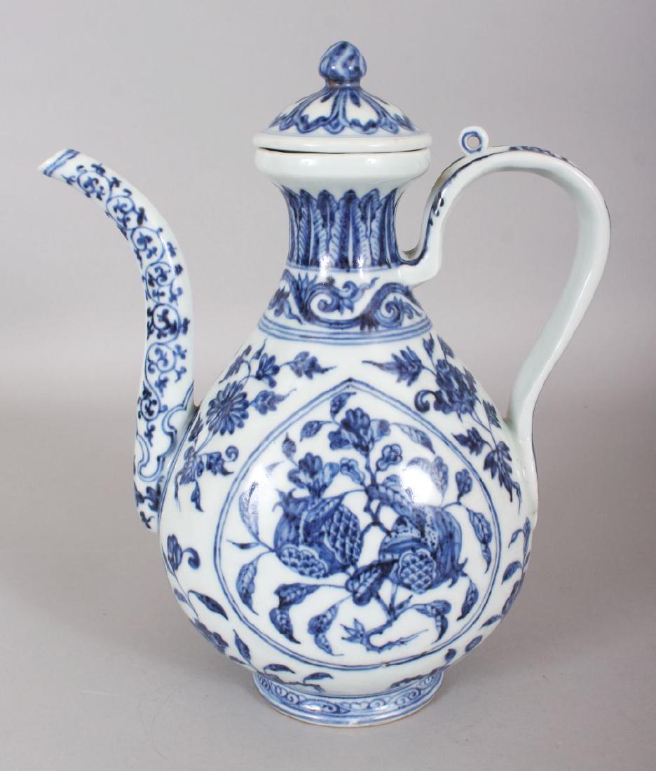 A GOOD QUALITY CHINESE MING STYLE BLUE & WHITE (1 of 9)