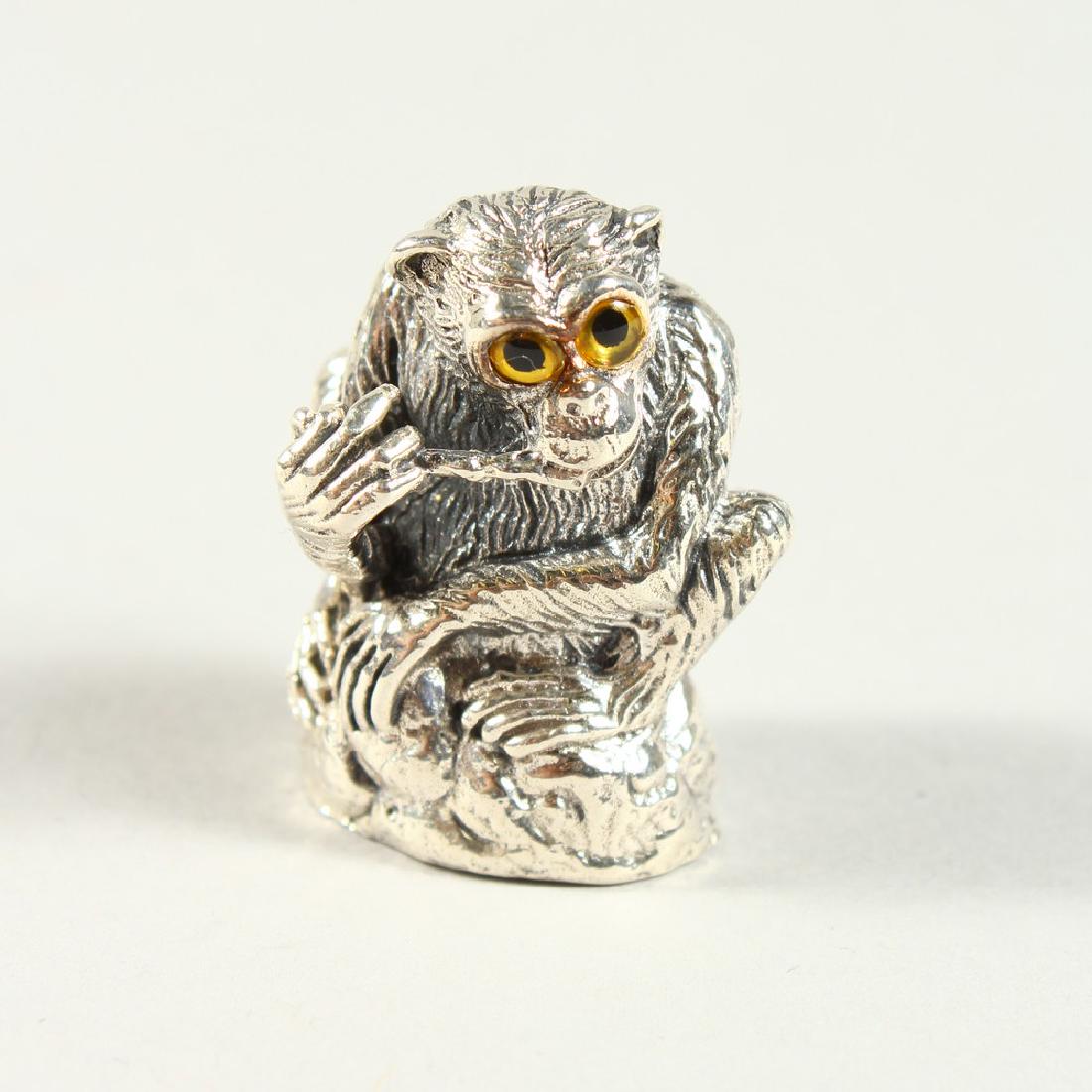 A NOVELTY SILVER MONKEY PIN CUSHION. 3cms high.: A NOVELTY SILVER MONKEY PIN CUSHION. 3cms high.