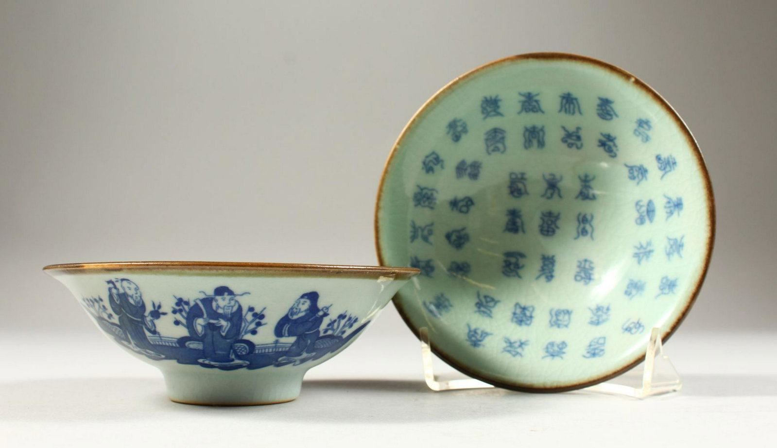 A PAIR OF CHINESE CIRCULAR BLUE AND WHITE BOWLS with: A PAIR OF CHINESE CIRCULAR BLUE AND WHITE BOWLS with calligraphy and figures, six character mark. 5.25ins diameter.